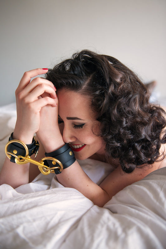 Vegane BDSM Manschetten Marleen, Marla, von Frivol Sextilien