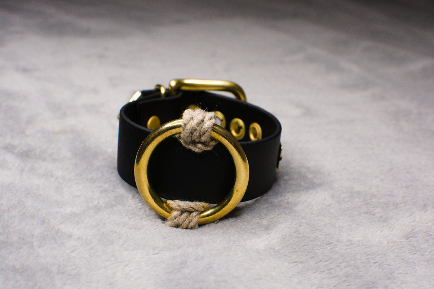 BDSM Armband ohne Steg von Frivol Sextilien